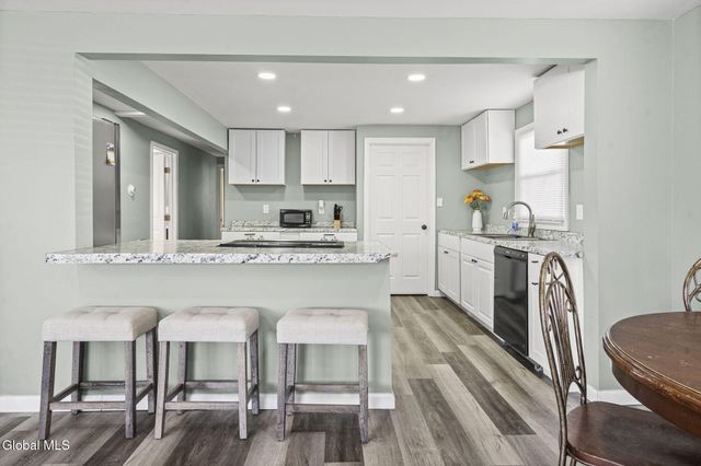 10 Juracka Parkway, Rotterdam, NY 12306