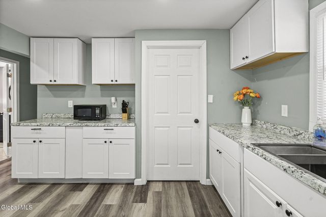 10 Juracka Parkway, Rotterdam, NY 12306