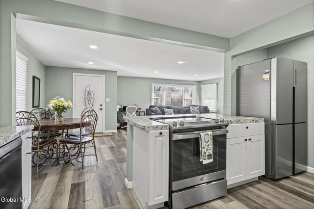 10 Juracka Parkway, Rotterdam, NY 12306