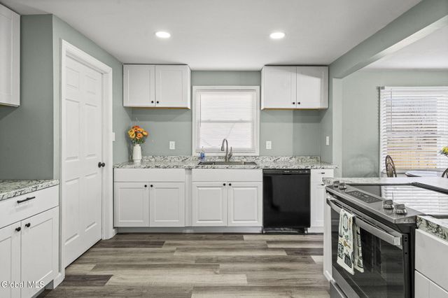 10 Juracka Parkway, Rotterdam, NY 12306