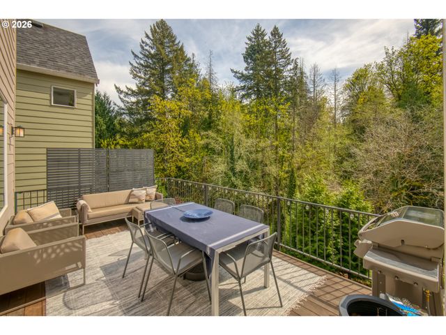 3546 Sw ARNOLD St, Portland, OR 97219