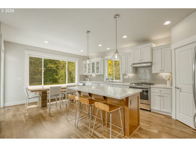 3546 Sw ARNOLD St, Portland, OR 97219