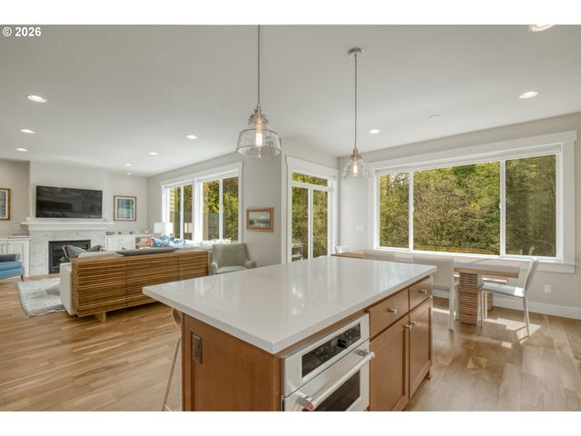 3546 Sw ARNOLD St, Portland, OR 97219