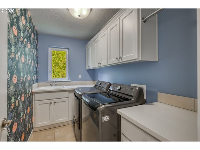 3546 Sw ARNOLD St, Portland, OR 97219