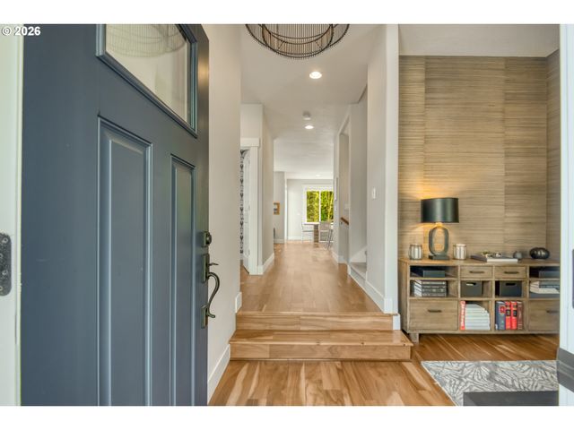 3546 Sw ARNOLD St, Portland, OR 97219