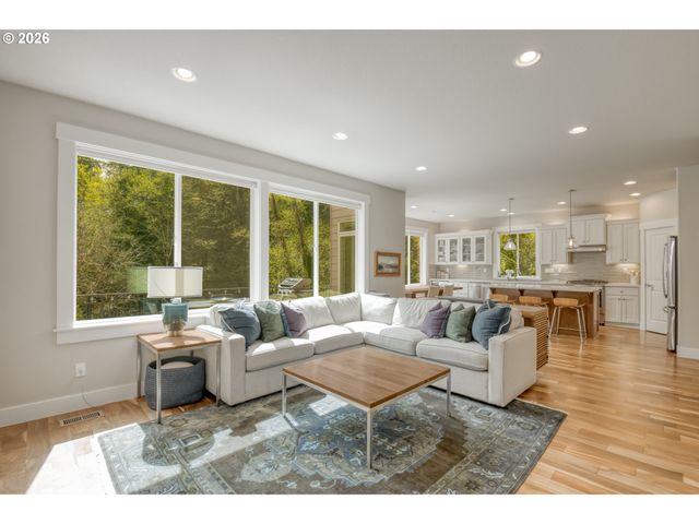 3546 Sw ARNOLD St, Portland, OR 97219