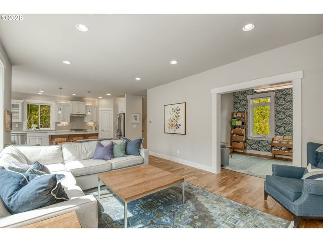 3546 Sw ARNOLD St, Portland, OR 97219