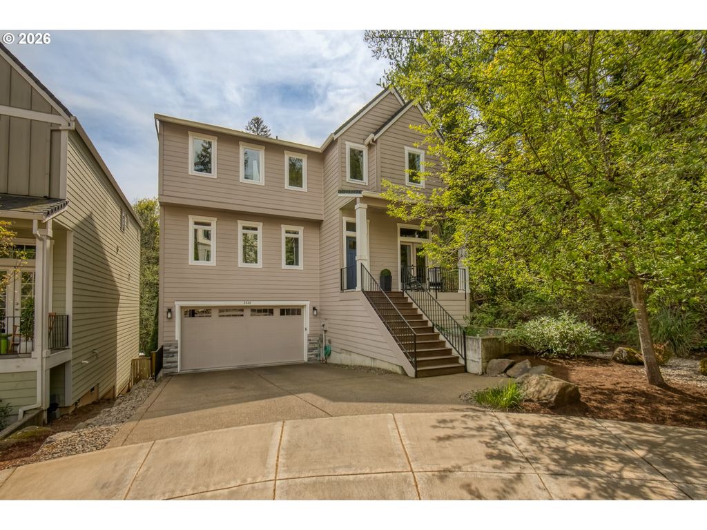 3546 Sw ARNOLD St, Portland, OR 97219
