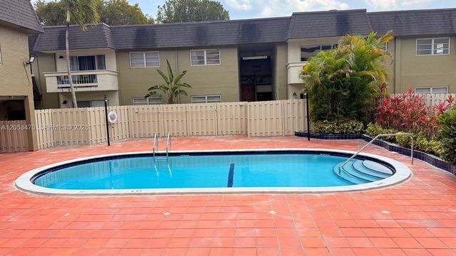 9360 SW 87th Avenue N5, Miami, FL 33176