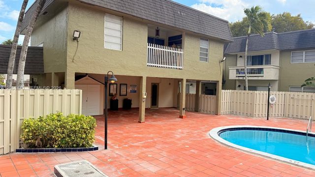 9360 SW 87th Avenue N5, Miami, FL 33176