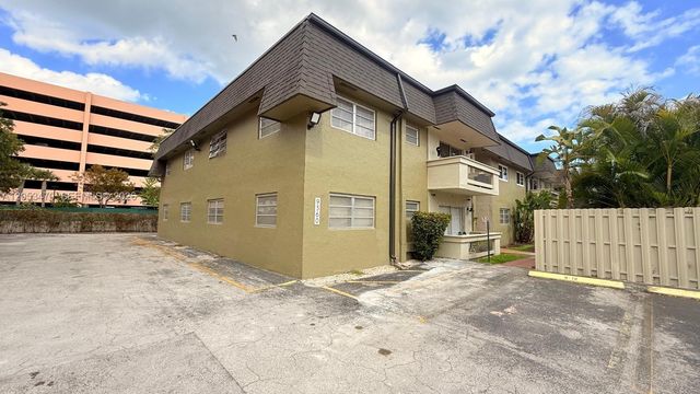 9360 SW 87th Avenue N5, Miami, FL 33176