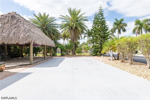 10200 Yellowtop TRL, Fort Myers, FL 33905