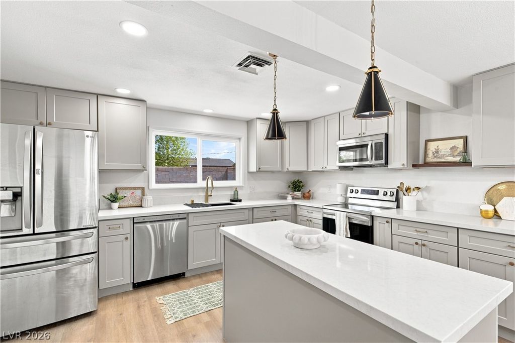 7237 West Washburn Road, Las Vegas, NV 89149 — photo 5