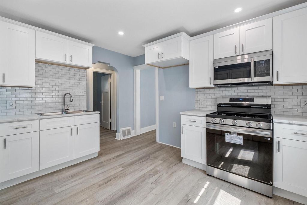 3155 N 38th STREET, Milwaukee, WI 53216