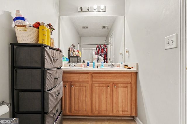 5330 Creekview Lane, Morrow, GA 30260