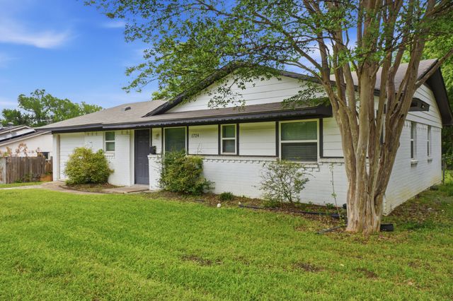 1724 Spring Lake Drive, Mesquite, TX 75149