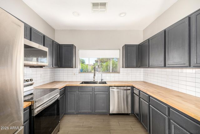 1105 E PARKVIEW Court, Gilbert, AZ 85295