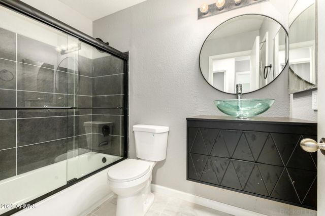 1105 E PARKVIEW Court, Gilbert, AZ 85295