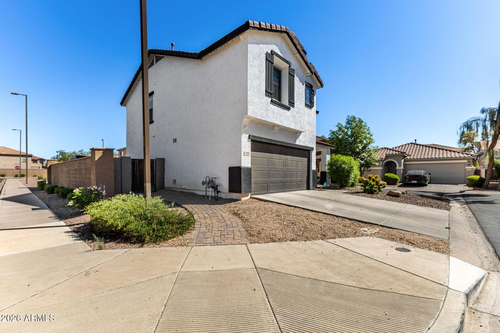 1105 E PARKVIEW Court, Gilbert, AZ 85295 — photo 4