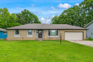 2711 East Stanford Street, Springfield, MO 65804