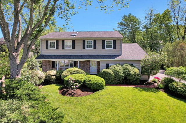 18 Daisy Court, Nanuet, NY 10954
