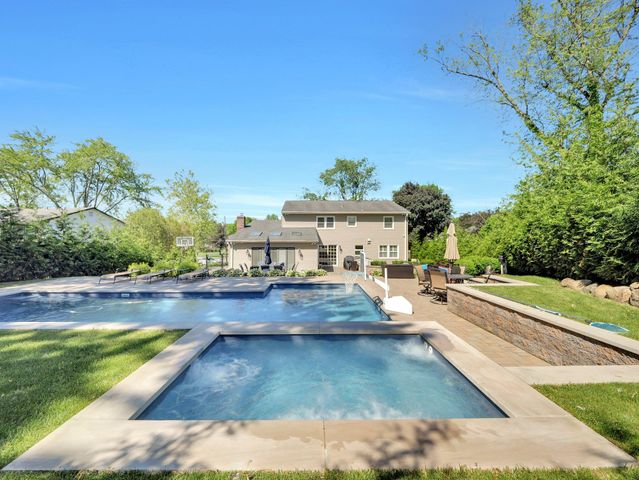 18 Daisy Court, Nanuet, NY 10954