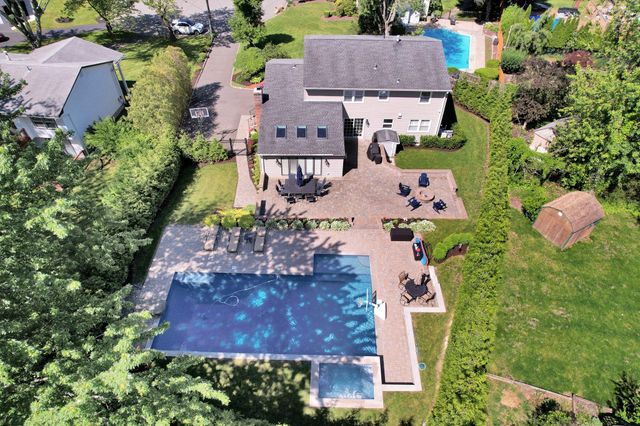 18 Daisy Court, Nanuet, NY 10954