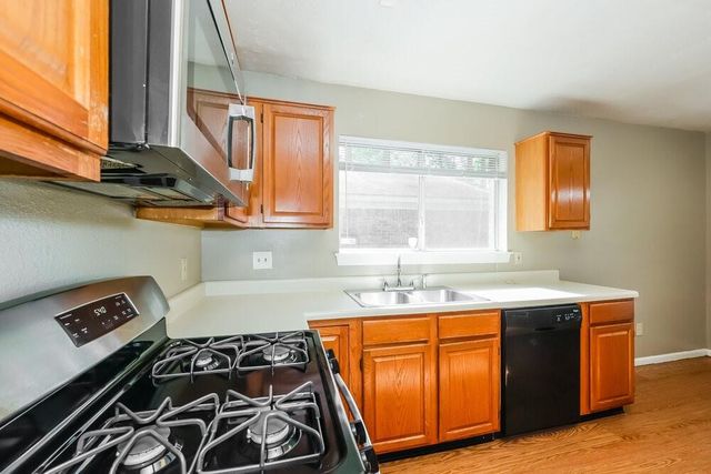 23 Emery Cliff Place, Spring, TX 77381