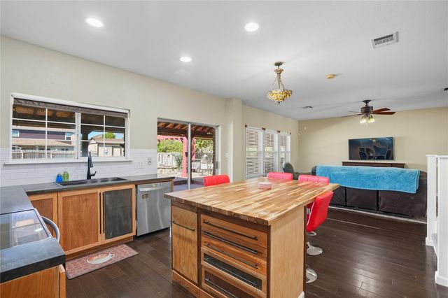 402 Red Tailed Hawk DR, Pflugerville, TX 78660