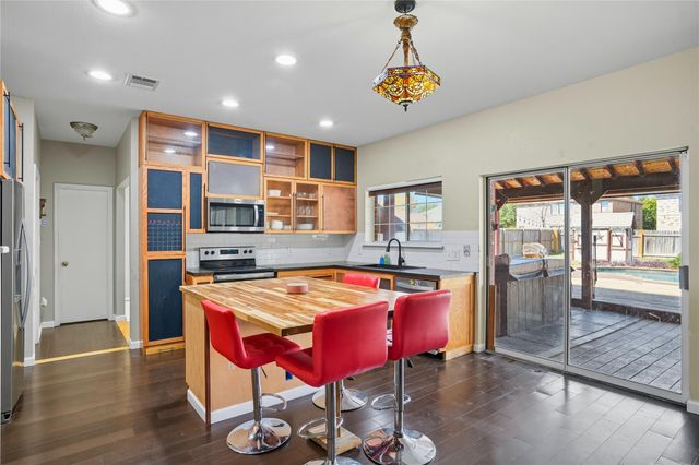 402 Red Tailed Hawk DR, Pflugerville, TX 78660