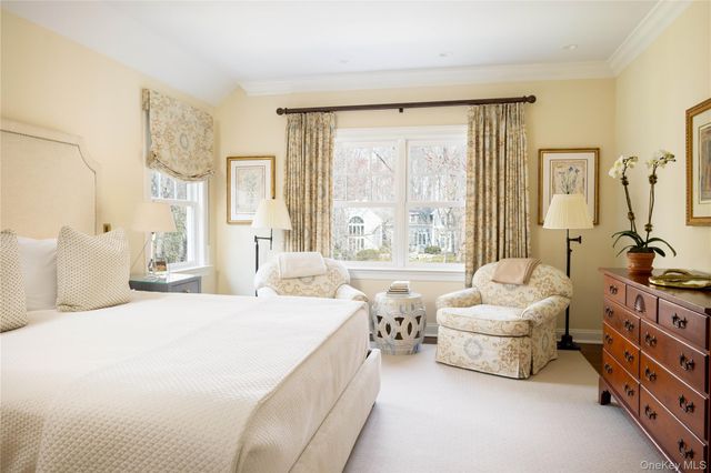 24 Matinecock Farms Road, Glen Cove, NY 11542