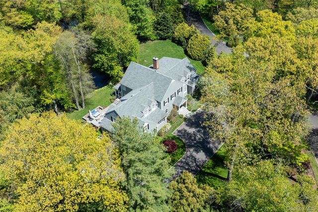 24 Matinecock Farms Road, Glen Cove, NY 11542