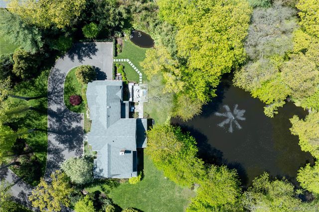 24 Matinecock Farms Road, Glen Cove, NY 11542