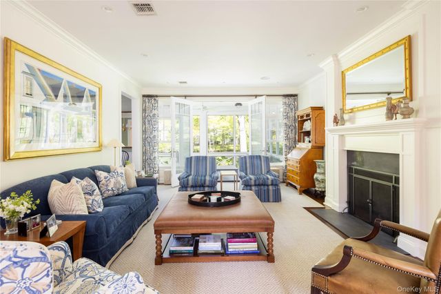 24 Matinecock Farms Road, Glen Cove, NY 11542
