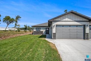 624 Harter Dr Drive, Madison, SD 57042