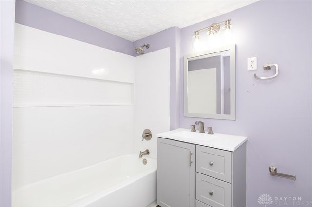 8915 Meeker Road, Dayton, OH 45414