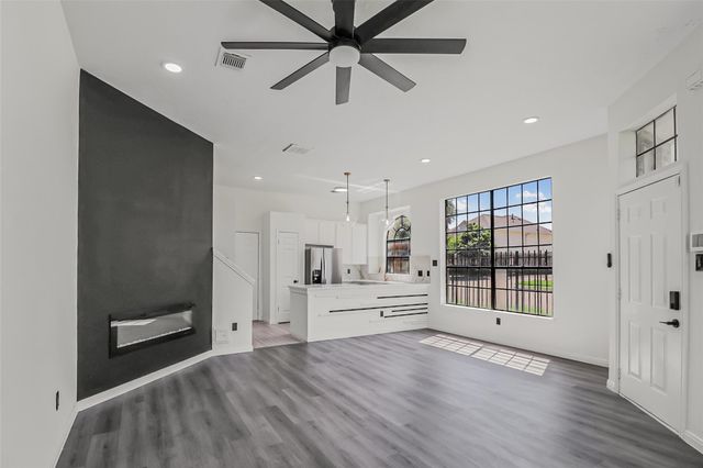 8888 Benning Drive 313, Houston, TX 77031