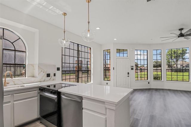 8888 Benning Drive 313, Houston, TX 77031