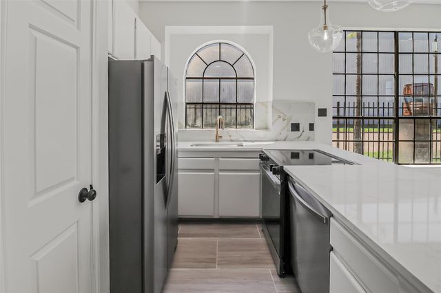 8888 Benning Drive 313, Houston, TX 77031