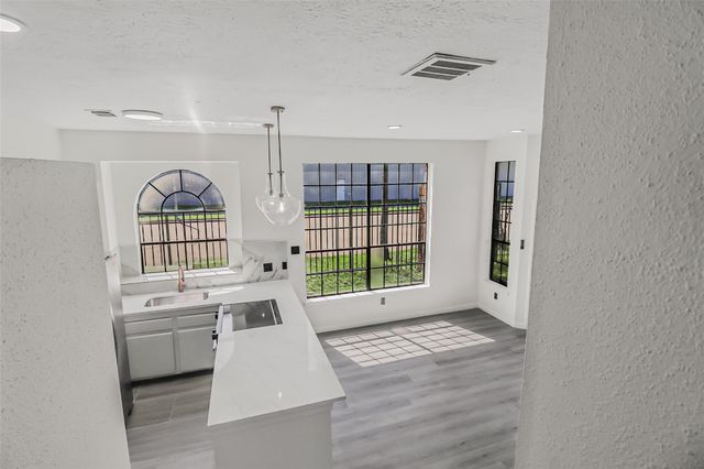 8888 Benning Drive 313, Houston, TX 77031