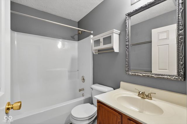 6350 W Chelmsford Drive, Mccordsville, IN 46055