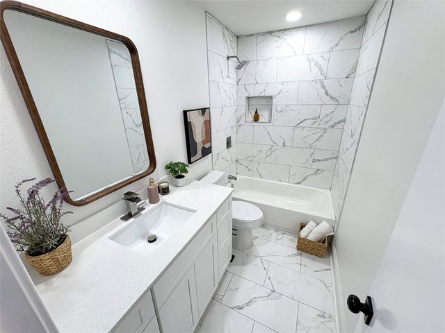 6812 E Northwest Highway, Dallas, TX 75231