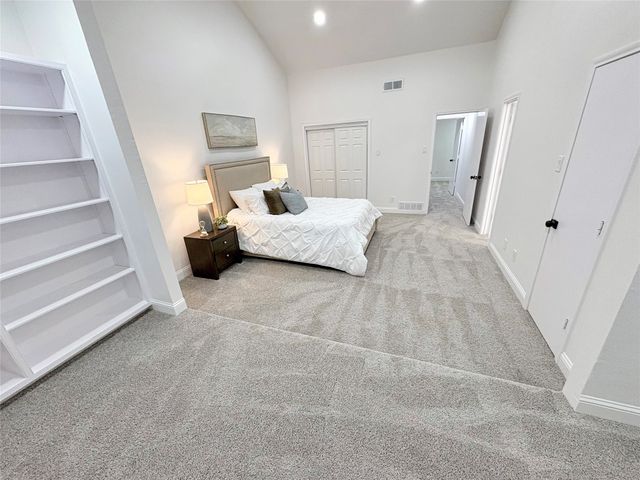 6812 E Northwest Highway, Dallas, TX 75231