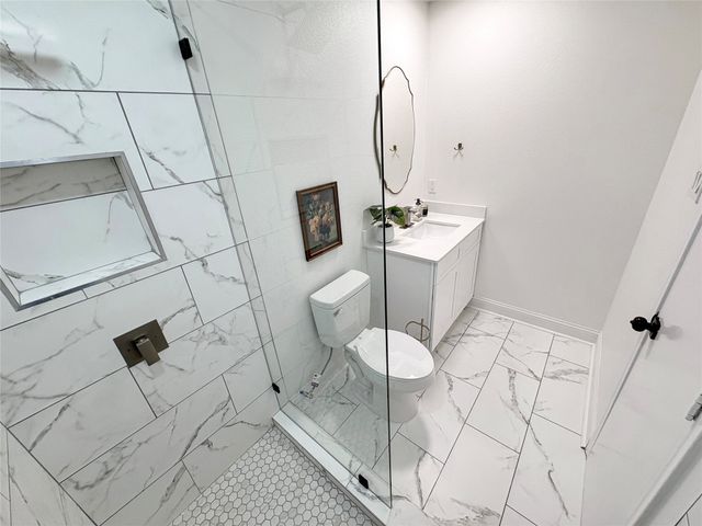 6812 E Northwest Highway, Dallas, TX 75231