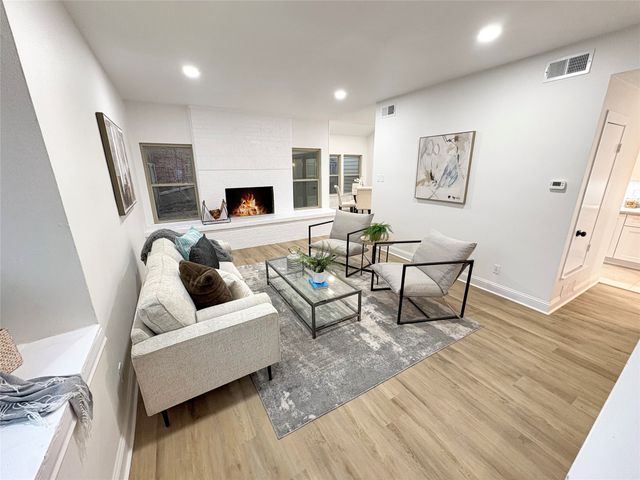 6812 E Northwest Highway, Dallas, TX 75231