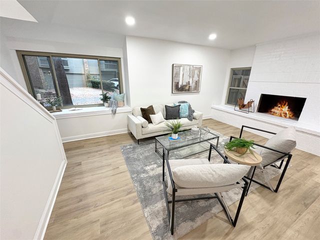 6812 E Northwest Highway, Dallas, TX 75231