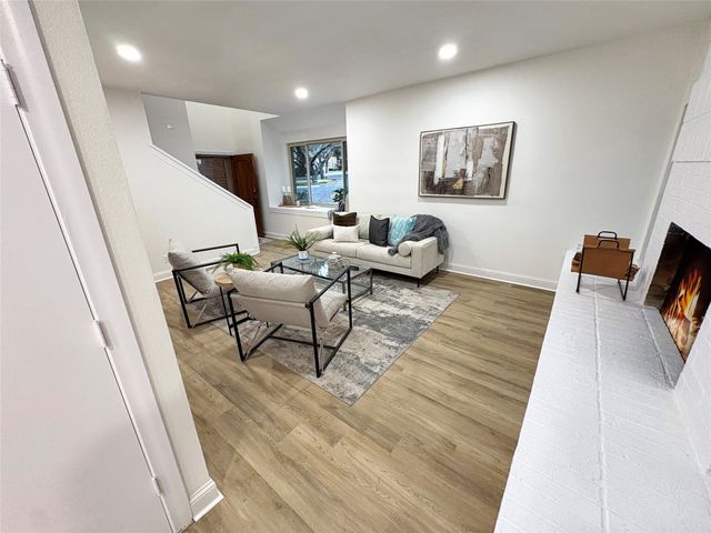 6812 E Northwest Highway, Dallas, TX 75231