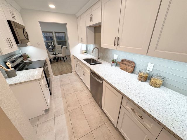 6812 E Northwest Highway, Dallas, TX 75231