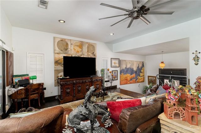 124 W Sunflower Avenue, Mcallen, TX 78504