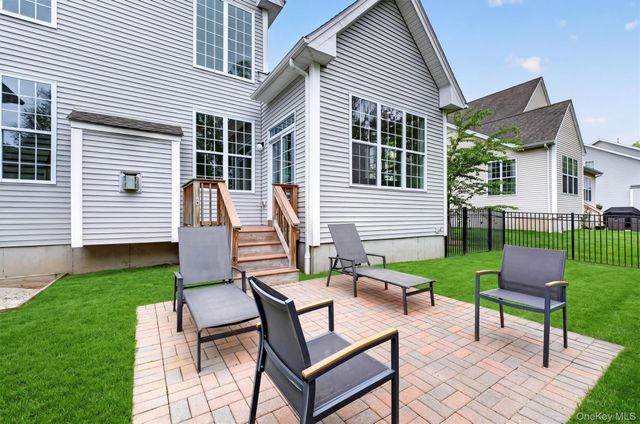 10 W Van Buren Way, Hopewell Junction, NY 12533